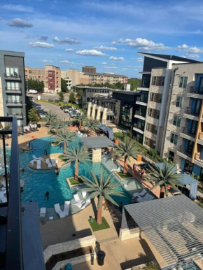 Smart Luxury 2BD 2BTH Apt with pool view, Gym, office and bbq area